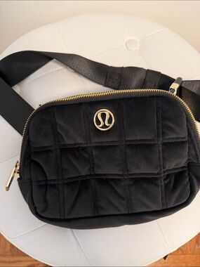 lululemon athletica Black Quilted Crossbody Belt Bag with Gold Logo